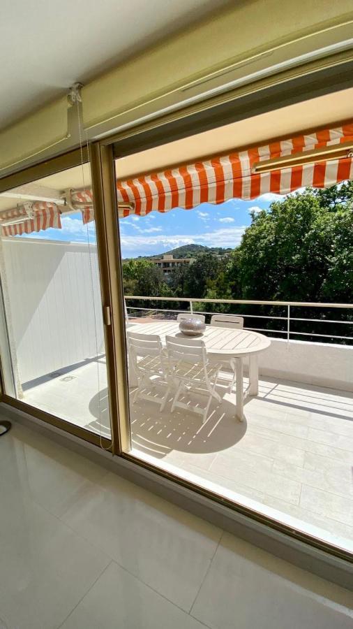 Charming Studio With Pool In Saint Tropez Lejlighed Eksteriør billede